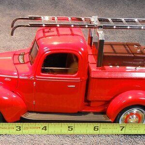 1940 FORD FIRE/LADDER TRUCK/BANK BY GOLDEN WHEEL 1/24 SCALE DIE-CAST METAL